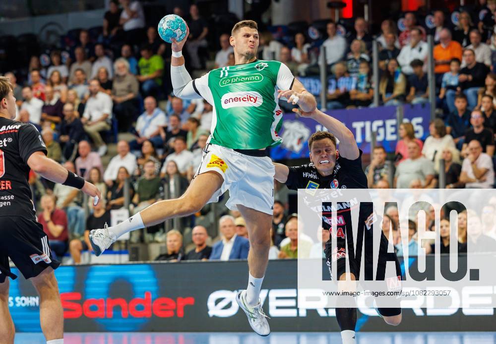 Handball - 1. Bundesliga OPEL HBL - Saison 2026 2027 - 02. Spieltag: HC Erlangen Metropolregion Nürnberg HCE - TSV Hannover-Burgdorf ( Die Recken ) - DaMa - - Sebastian Heymann (11, TSV Hannover-Burgdorf ) Christoph Steinert ( 44, HC Erlangen HCE )