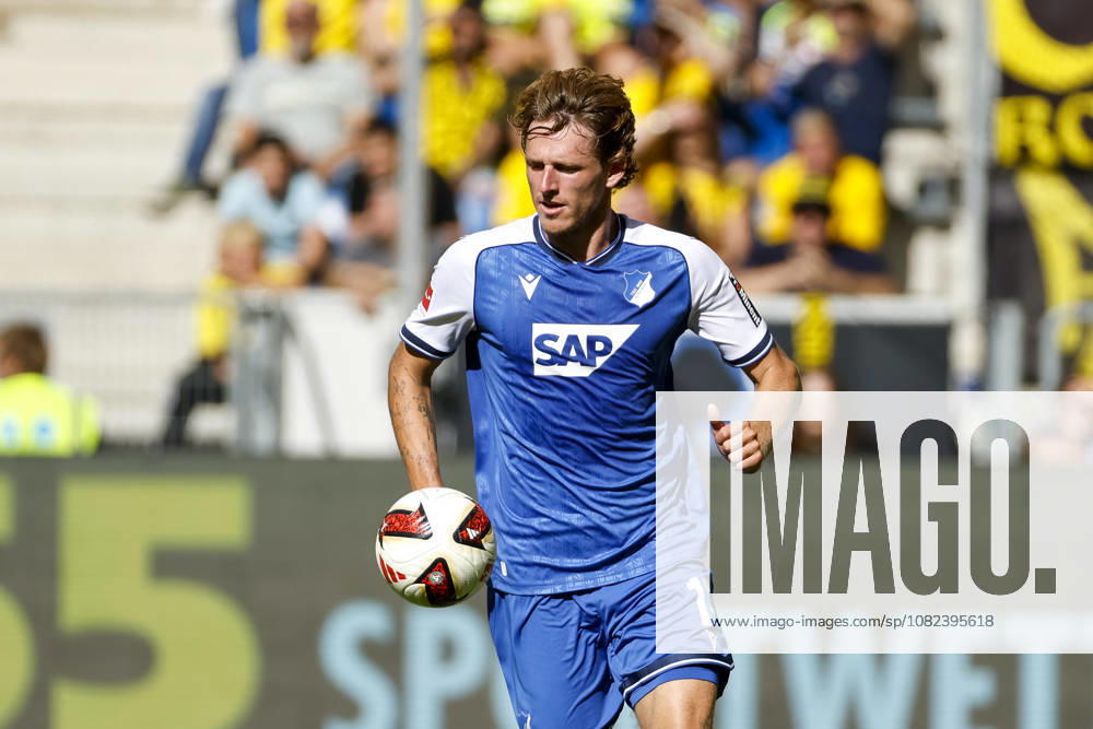 Wouter Burger (TSG Hoffenheim, 18) am Ball , Deutschland, Fussball, 1. Bundesliga, 2.Spieltag, 2026 2027, TSG Hoffenheim vs. Borussia Dortmund, 05.09.2026, Sinsheim SNP Arena Deutschland