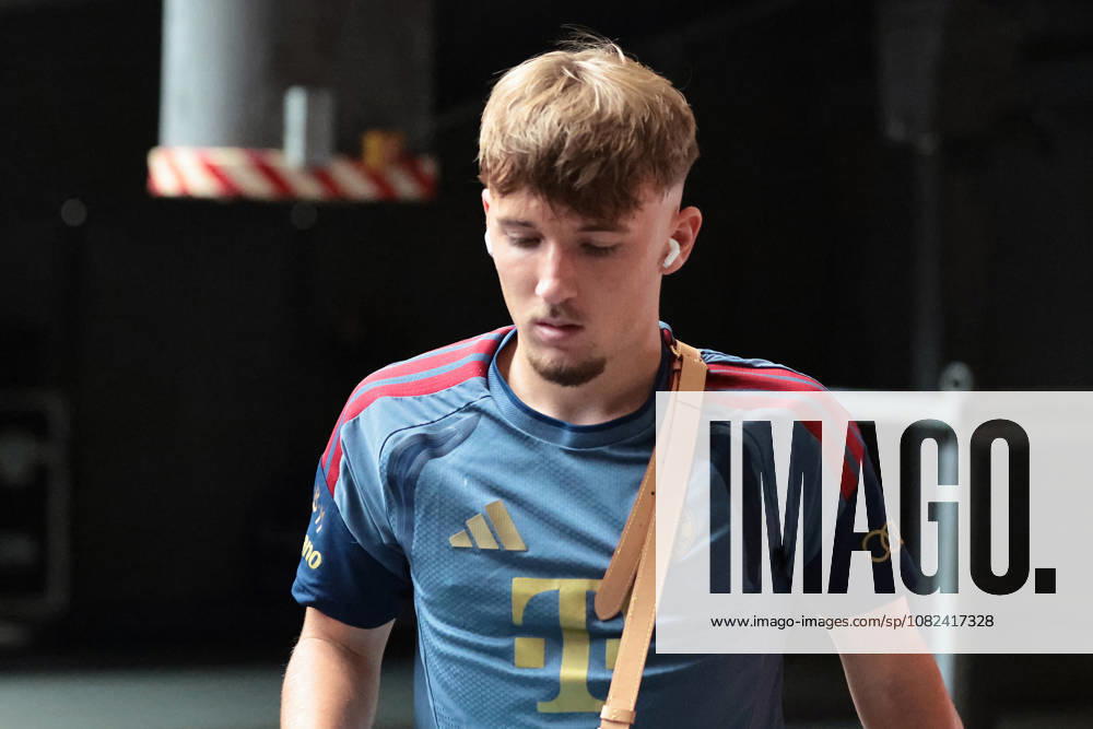 Lennart Karl (FC Bayern München) beim Spiel der 1. Bundesliga (Saison 2026 27) FC Schalke 04 - FC Bayern München -