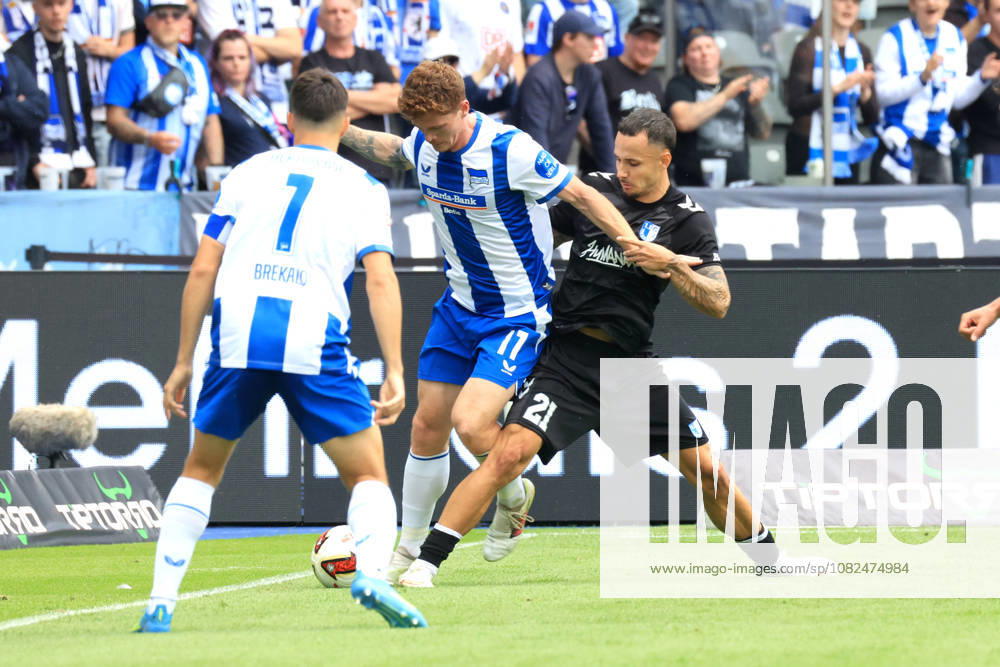 DEU GER, Fussball , 2.Fussballbundesliga , Spieltag, Saison 2026 2027, Berliner Olympiastadion, Hertha BSC vs. 1.FC Magdeburger Sebastian Groenning ( Hertha BSC Berlin 17 ), Josip Brekalo ( Hertha BSC Berlin 7 ), Falko Michel ( 1.FC Magdeburg 21 ) 2. Liga: DFB DFL regulations prohibit any use of photographs as image sequences and or quasi-video) Berlin Berliner Olympiastadion Berlin Deutschland