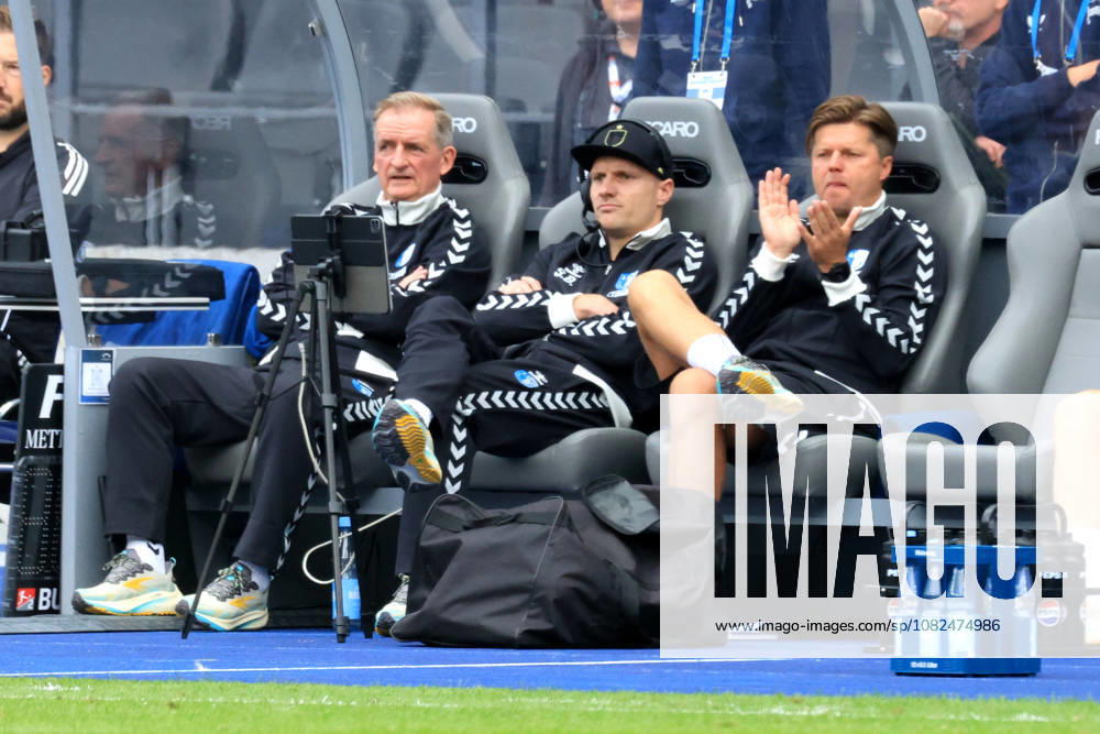 DEU GER, Fussball , 2.Fussballbundesliga , Spieltag, Saison 2026 2027, Berliner Olympiastadion, Hertha BSC vs. 1.FC Magdeburger Trainer Petrik Sander ( 1.FC Magdeburg ) 2. Liga: DFB DFL regulations prohibit any use of photographs as image sequences and or quasi-video) Berlin Berliner Olympiastadion Berlin Deutschland