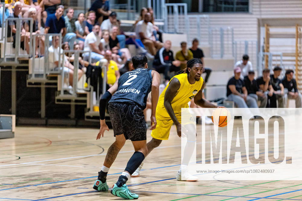 Tyrel Morgan (Kreisbau Kirchheim Knights, 11) gegen Tim Smith (Tigers Tuebingen, 02). Kreisbau Kirchheim Knights vs Tuebingen Tigers, Basketball,Barmer Basketball 2. Bundesliga ProA, Testspiel, Saison 2026 2027, 05.09.2026, Kreisbau Kirchheim Knights vs Tuebingen Tigers, Basketball,Barmer Basketball 2. Bundesliga ProA, Testspiel, Saison 2026 2027, 05.09.2026 Kirchheim