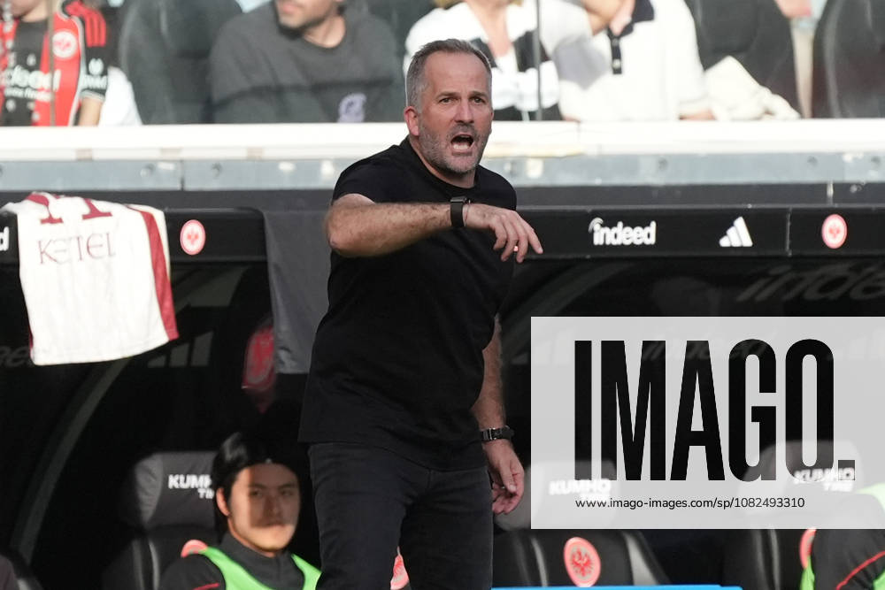 Trainer Manuel Baum (FC Augsburg) gestikuliert - 06.09.2026 Bundesliga, Saison 26 27: Eintracht Frankfurt vs. FC Augsburg, Deutsche Bank Park, 2. Spieltag