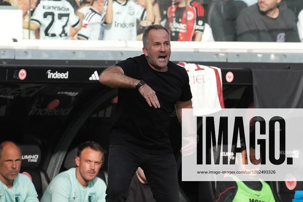Trainer Manuel Baum (FC Augsburg) gestikuliert - 06.09.2026 Bundesliga, Saison 26 27: Eintracht Frankfurt vs. FC Augsburg, Deutsche Bank Park, 2. Spieltag