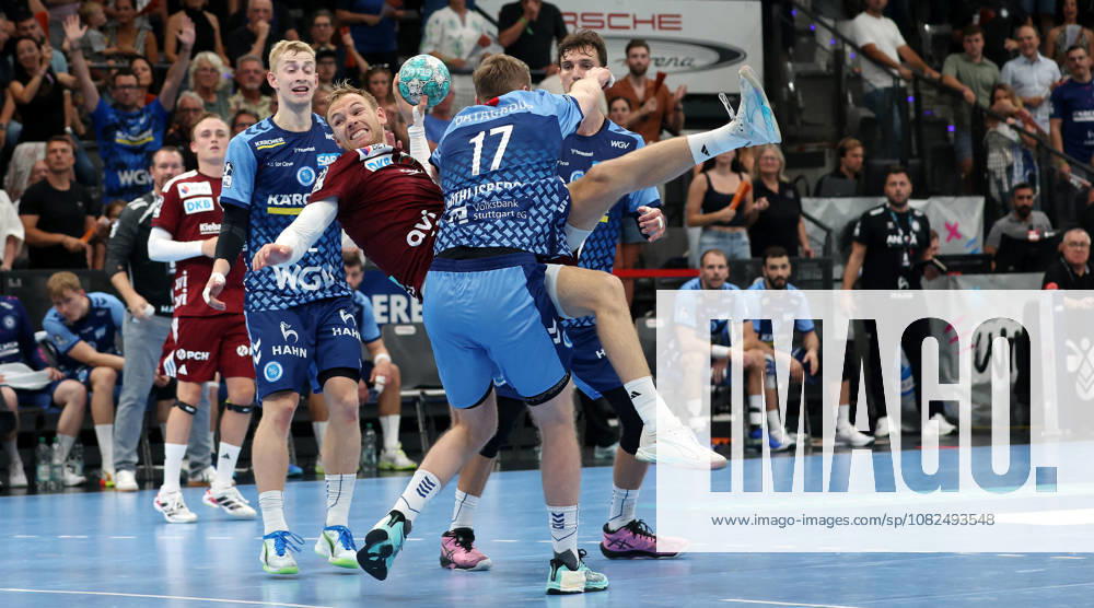 2026.09.06, Deutschland, Stuttgart, Handball TVB Stuttgart vs. Füchse Berlin, v.l. Torben Matzken (TVB), Mathias Gidsel (Berlin), Samuel Röthlisberger (TVB)