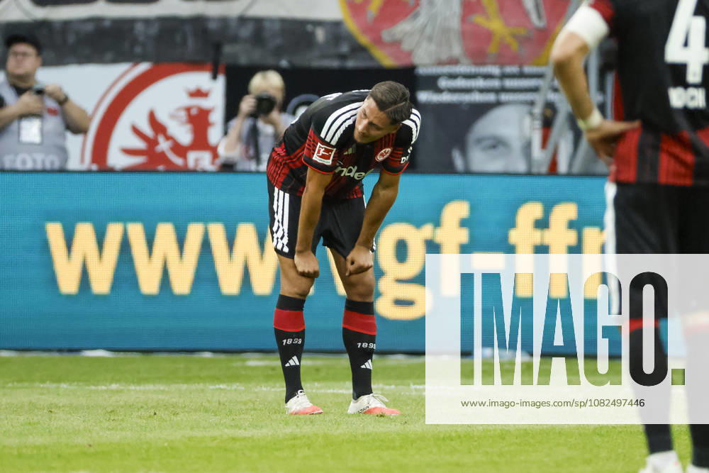 Younes Ebnoutalib (Eintracht Frankfurt, 11) nach dem Spiel , Deutschland, Fussball, 1. Bundesliga, 2.Spieltag, 2026 2027, Eintracht Frankfurt vs. FC Augsburg, 06.09.2026, Frankfurt am Main Deutsche-Bank-Park Deutschland