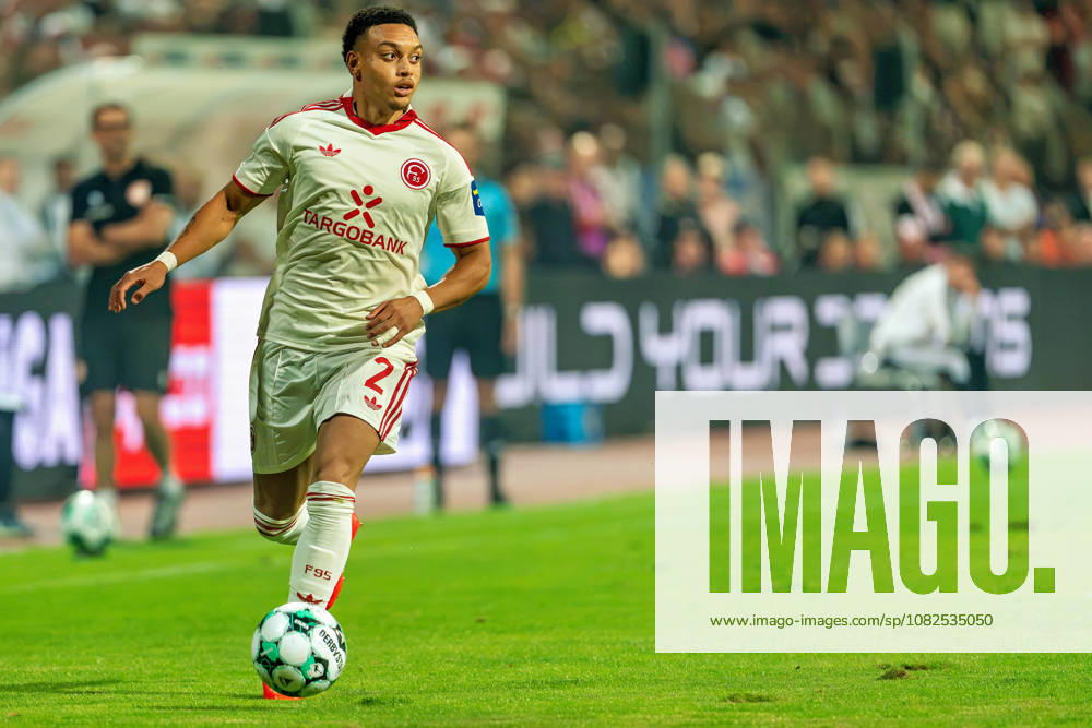 Steven van der Sloot (Fortuna Düsseldorf, 02) an der Aussenlinie sucht einen Mitspieler Fortuna Köln vs. Fortuna Düsseldorf, Fussball, 3.Liga, 04.Spieltag, Saison 2026 27, 06.09.2026, DFL REGULATIONS PROHIBIT ANY USE OF PHOTOGRAPHS AS IMAGE SEQUENCES AND OR QUASI-VIDEO, Fortuna Köln vs. Fortuna Düsseldorf, Fussball, 3.Liga, 04.Spieltag, Saison 2026 27, 06.09.2026 Köln