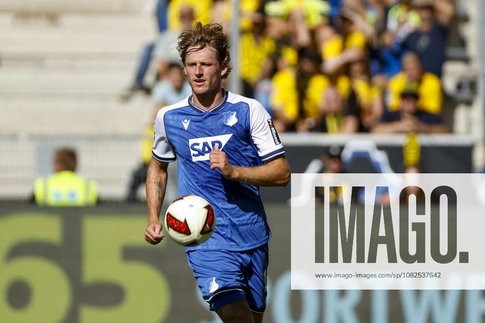 Wouter Burger (TSG Hoffenheim, 18) am Ball , Deutschland, Fussball, 1. Bundesliga, 2.Spieltag, 2026 2027, TSG Hoffenheim vs. Borussia Dortmund, 05.09.2026, Sinsheim SNP Arena Deutschland