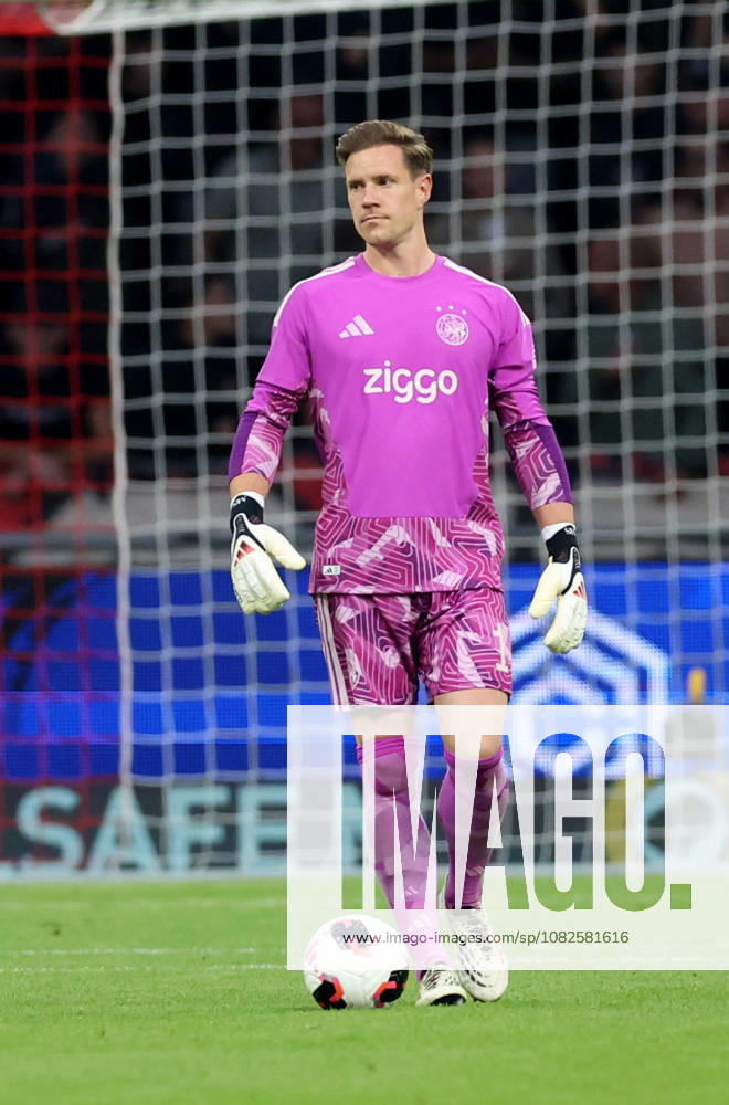 AMSTERDAM - AFC Ajax Amsterdam goalkeeper Marc Ter Stegen during the Vriendenloterij Eredivisie match between Ajax and PSV at Johan Cruijff ArenA on 5 September 2026 in Amsterdam, Nederland. PETER LOUS EYE4IMAGES DeFodi Images -