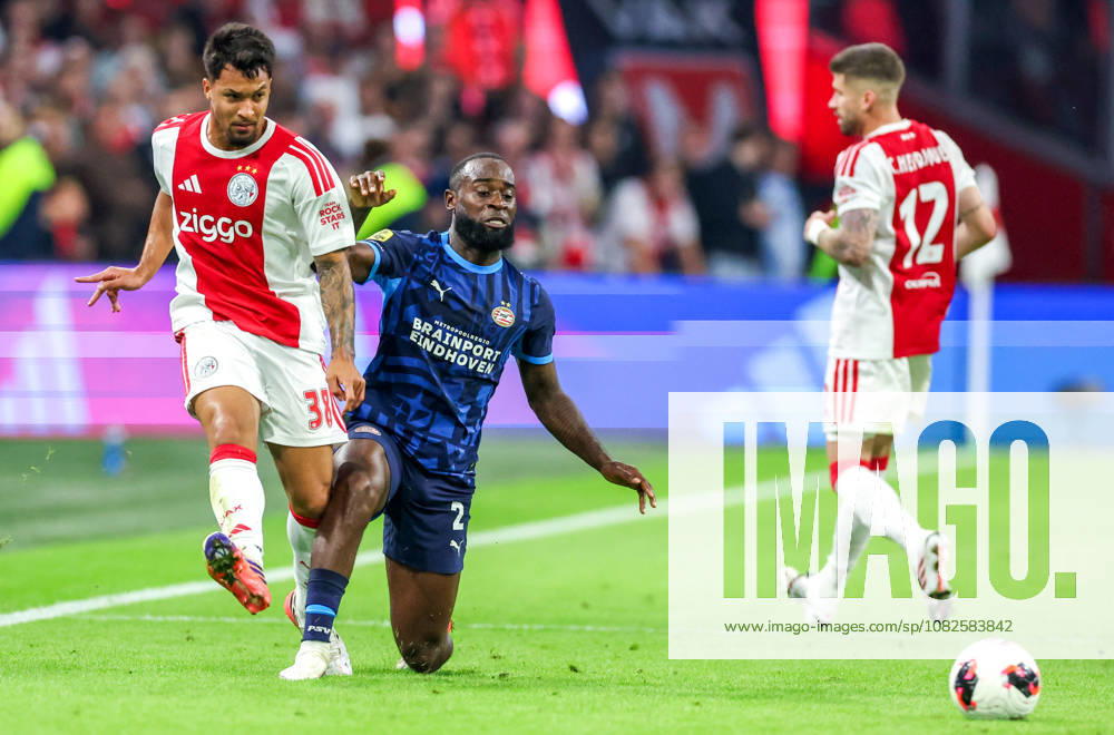 AMSTERDAM - AFC Ajax Amsterdam forward Marcos Leonardo with PSV Eindhoven defender Lutsharel Geertruida during the Vriendenloterij Eredivisie match between Ajax and PSV in Johan Cruijff ArenA on 5 September 2026 in Amsterdam, Nederland. PETER LOUS EYE4IMAGES DeFodi Images -