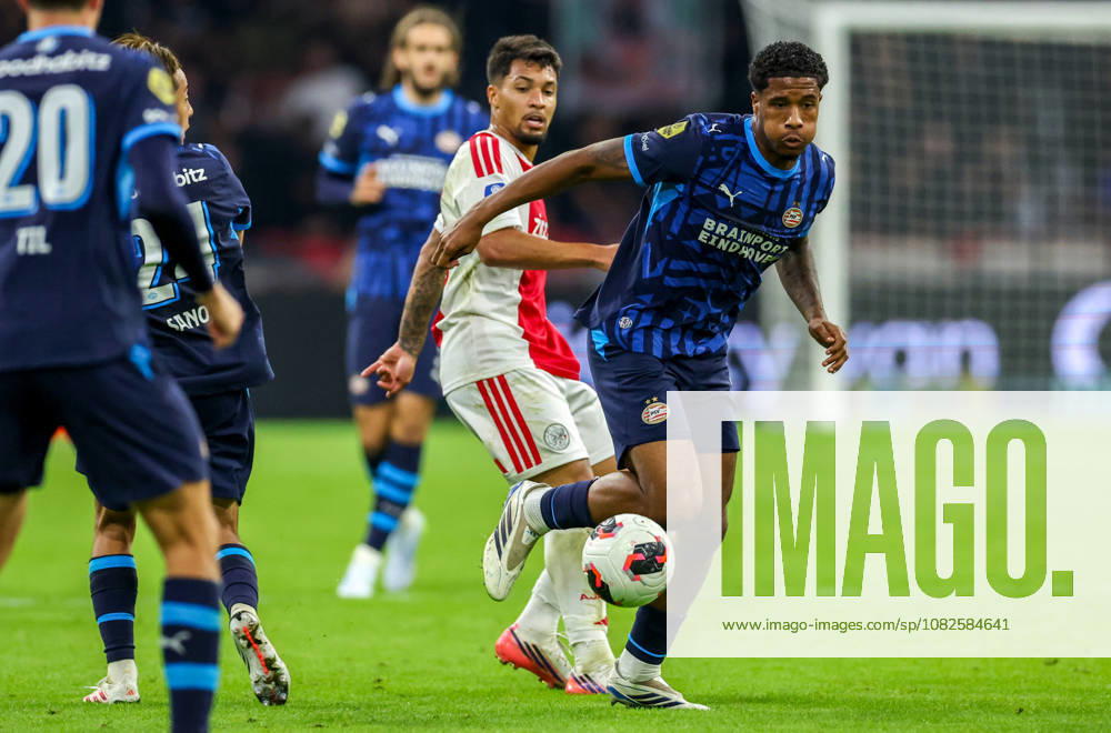 AMSTERDAM - AFC Ajax Amsterdam forward Marcos Leonardo with PSV Eindhoven defender Ryan Flamingo during the Vriendenloterij Eredivisie match between Ajax and PSV at Johan Cruijff ArenA on 5 September 2026 in Amsterdam, Netherlands. PETER LOUS EYE4IMAGES DeFodi Images -