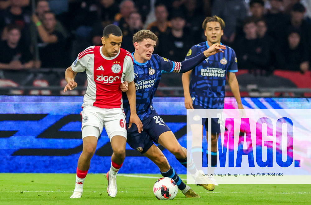 AMSTERDAM - AFC Ajax Amsterdam midfielder Abdellah Ouazane with PSV Eindhoven midfielder Guus Til during the Vriendenloterij Eredivisie match between Ajax and PSV at Johan Cruijff ArenA on 5 September 2026 in Amsterdam, Nederland. PETER LOUS EYE4IMAGES DeFodi Images -