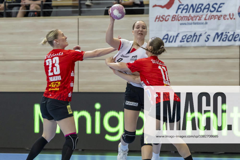 Alsco Handball Bundesliga Frauen, Saison 2026 2027 SV Union Halle-Neustadt vs.HSG Blomberg-Lippe Halle, Deutschland 09.September 2026: Im Bild:v. li. im Zweikampf Marie Polakova (Halle), Nieke Kühne Kuehne (Blomberg) und Emma Hertha (Halle) Halle Saale SWH Arena Sachsen-Anhalt Deutschland