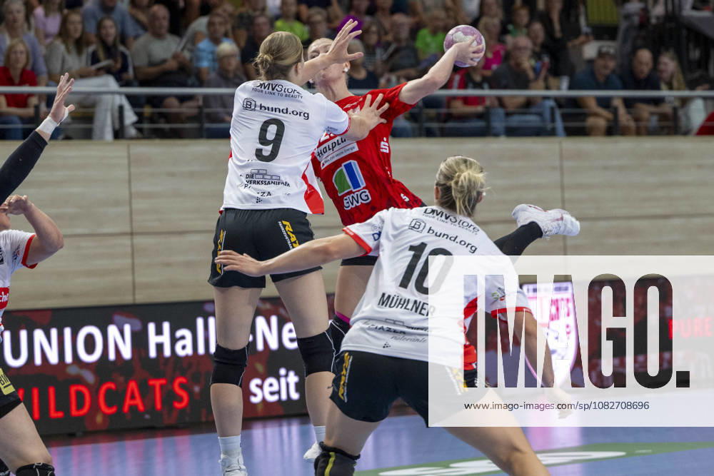 Alsco Handball Bundesliga Frauen, Saison 2026 2027 SV Union Halle-Neustadt vs.HSG Blomberg-Lippe Halle, Deutschland 09.September 2026: Im Bild:v. li. im Zweikampf Nieke Kühne Kuehne (Blomberg), Marie Polakova (Halle) und Maxi Mühlner Muehlner (Blomberg) Halle Saale SWH Arena Sachsen-Anhalt Deutschland