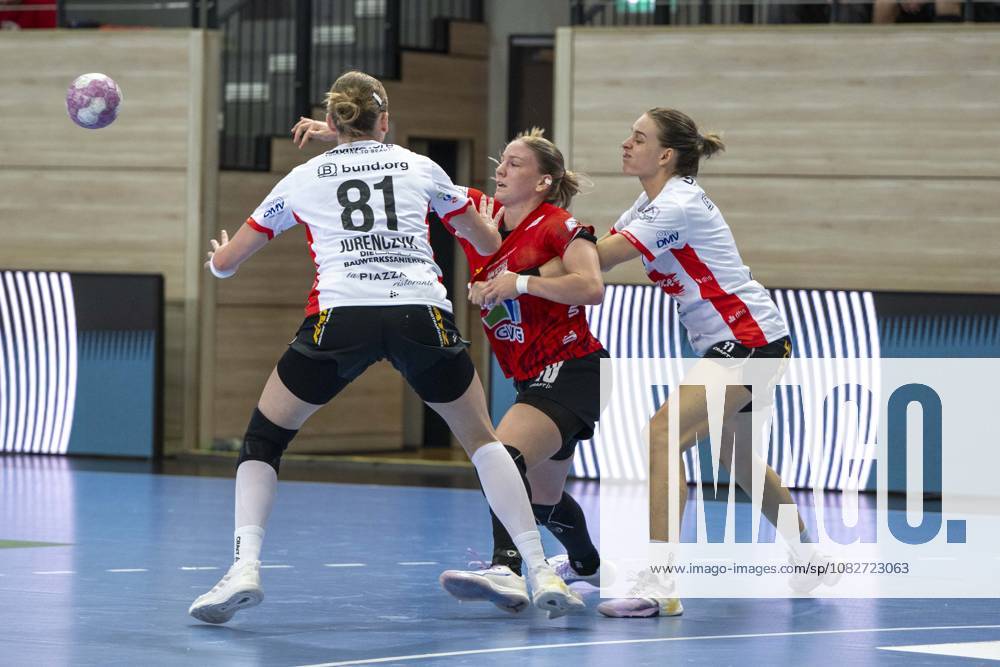 Alsco Handball Bundesliga Frauen, Saison 2026 2027 SV Union Halle-Neustadt vs.HSG Blomberg-Lippe Halle, Deutschland 09.September 2026: Im Bild:v.li.Isabelle Axmann (Blomberg), Viktoria Marksteiner (Halle) und Isabelle Axmann (Blomberg) Halle Saale SWH Arena Sachsen-Anhalt Deutschland