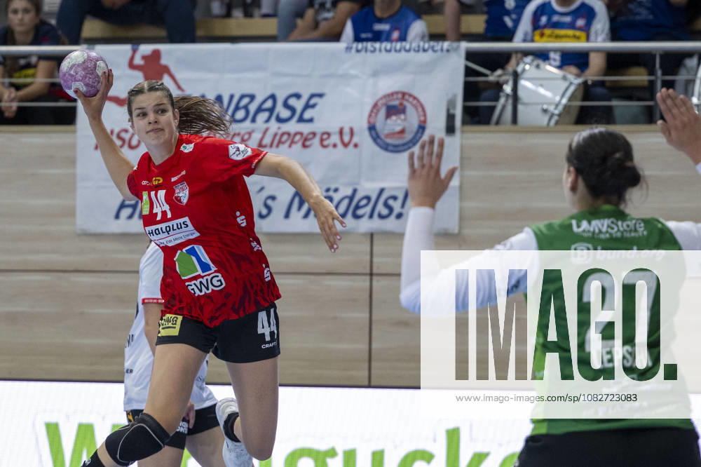 Alsco Handball Bundesliga Frauen, Saison 2026 2027 SV Union Halle-Neustadt vs.HSG Blomberg-Lippe Halle, Deutschland 09.September 2026: Im Bild:v.li.Lois van Vliet (Halle) und Torhueterin Lara Lepschi (Blomberg) Halle Saale SWH Arena Sachsen-Anhalt Deutschland