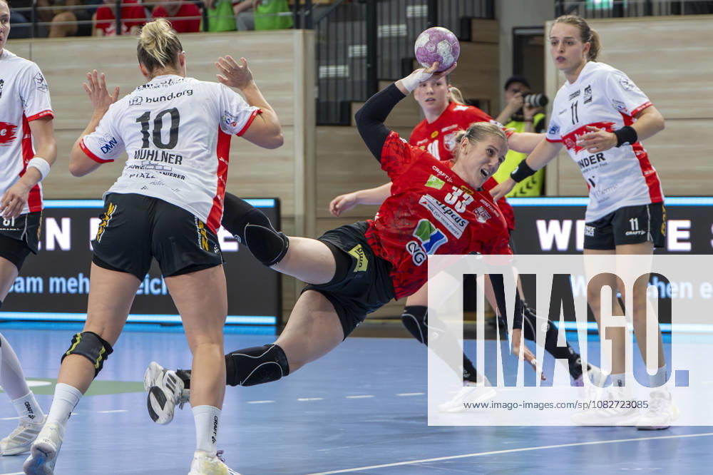 Alsco Handball Bundesliga Frauen, Saison 2026 2027 SV Union Halle-Neustadt vs.HSG Blomberg-Lippe Halle, Deutschland 09.September 2026: Im Bild:v.li.Maxi Mühlner Muehlner (Blomberg), Nele Wenzel (Halle) und Isabelle Axmann (Blomberg) Halle Saale SWH Arena Sachsen-Anhalt Deutschland