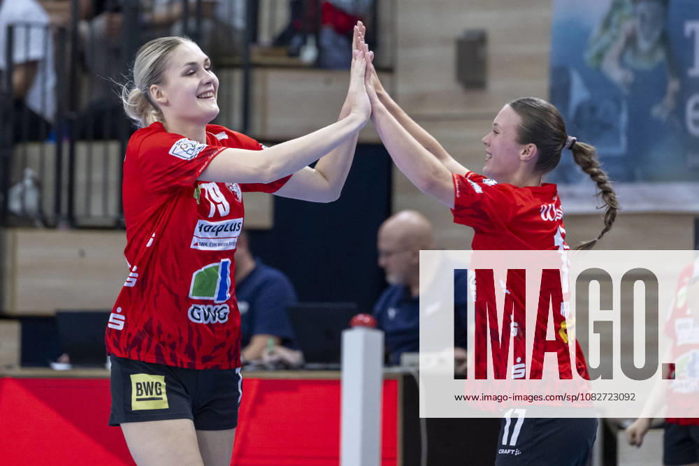 Alsco Handball Bundesliga Frauen, Saison 2026 2027 SV Union Halle-Neustadt vs.HSG Blomberg-Lippe Halle, Deutschland 09.September 2026: Im Bild:v.li.Paulina Stapurewicz (Halle) und Emma Hertha (Halle) Halle Saale SWH Arena Sachsen-Anhalt Deutschland