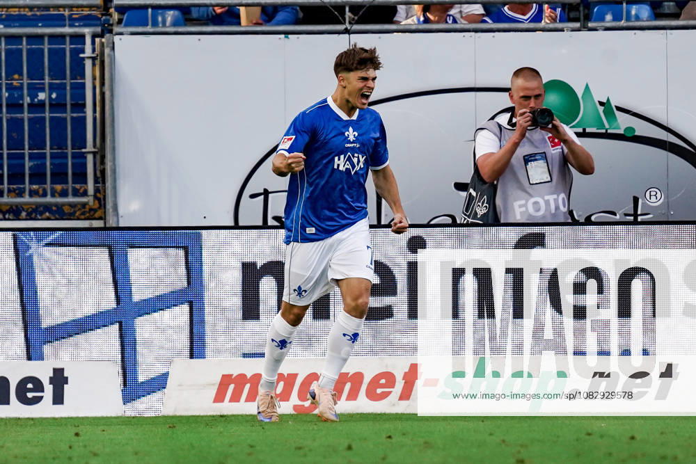 Deutschland: Fussball Saison 2026 2027 , 2. Bundesliga , 5. Spieltag , SV Darmstadt 98 vs. Arminia Bielefeld - Merck-Stadion am Böllenfalltor (Darmstadt) : Noah Weißhaupt Noah Weisshaupt (SV Darmstadt 98, 7) Tor und Torjubel zum 1:0, Tor, Torjubel, Jubel, Freude, Emotionen Darmstadt Merck-Stadion am Böllenfalltor Deutschland Germany