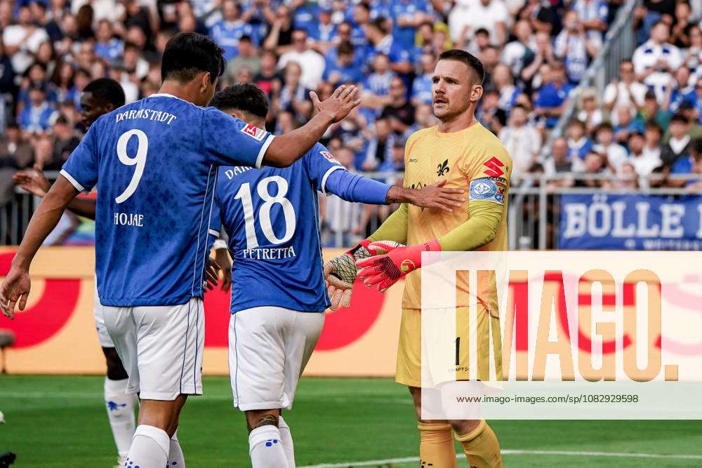 Deutschland: Fussball Saison 2026 2027 , 2. Bundesliga , 5. Spieltag , SV Darmstadt 98 vs. Arminia Bielefeld - Merck-Stadion am Böllenfalltor (Darmstadt) : Marcel Schuhen (SV Darmstadt 98, 1) Mimik, Gesichtsausdruck, Emotion, Ho-Jae Lee (SV Darmstadt 98, 9) Geste, Gestik, Emotion Darmstadt Merck-Stadion am Böllenfalltor Deutschland Germany
