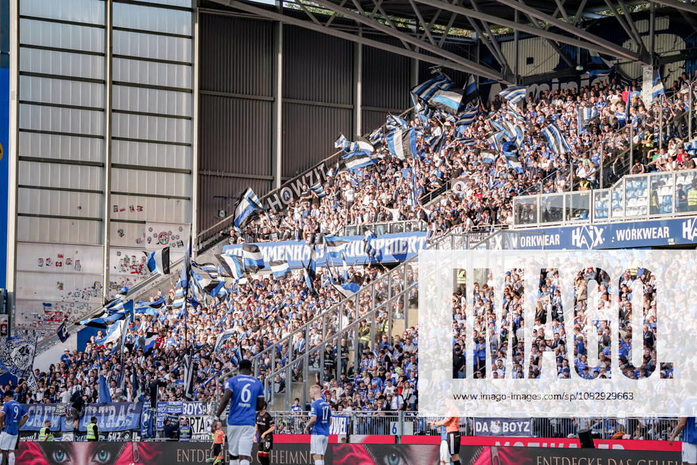 Deutschland: Fussball Saison 2026 2027 , 2. Bundesliga , 5. Spieltag , SV Darmstadt 98 vs. Arminia Bielefeld - Merck-Stadion am Böllenfalltor (Darmstadt) : Zuschauer, Stadion, Fans, Tribüne, Fahnen Darmstadt Merck-Stadion am Böllenfalltor Deutschland Germany