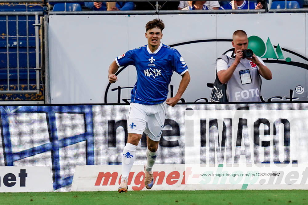 Deutschland: Fussball Saison 2026 2027 , 2. Bundesliga , 5. Spieltag , SV Darmstadt 98 vs. Arminia Bielefeld - Merck-Stadion am Böllenfalltor (Darmstadt) : Noah Weißhaupt Noah Weisshaupt (SV Darmstadt 98, 7) Tor und Torjubel zum 1:0, Tor, Torjubel, Jubel, Freude, Emotionen Darmstadt Merck-Stadion am Böllenfalltor Deutschland Germany