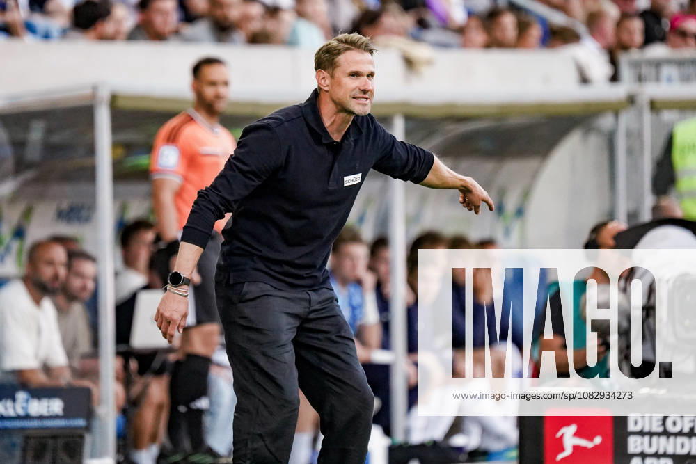 Deutschland: Fussball Saison 2026 2027 , 2. Bundesliga , 5. Spieltag , SV Darmstadt 98 vs. Arminia Bielefeld - Merck-Stadion am Böllenfalltor (Darmstadt) : Oliver Kirch (Trainer, Arminia Bielefeld) Geste, Gestik, Emotion, Mimik, Gesichtsausdruck, Emotion Darmstadt Merck-Stadion am Böllenfalltor Deutschland Germany
