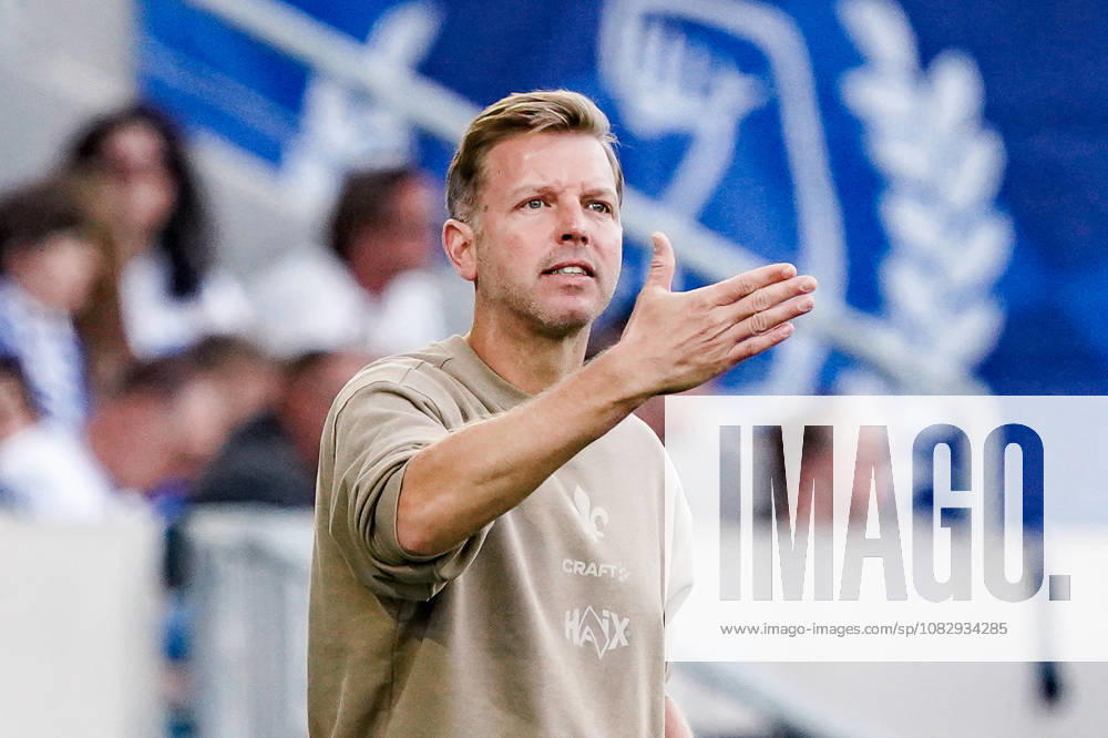 Deutschland: Fussball Saison 2026 2027 , 2. Bundesliga , 5. Spieltag , SV Darmstadt 98 vs. Arminia Bielefeld - Merck-Stadion am Böllenfalltor (Darmstadt) : Florian Kohfeldt (Trainer, SV Darmstadt 98) Geste, Gestik, Emotion, Mimik, Gesichtsausdruck, Emotion Darmstadt Merck-Stadion am Böllenfalltor Deutschland Germany