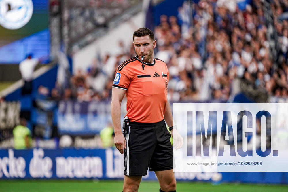 Deutschland: Fussball Saison 2026 2027 , 2. Bundesliga , 5. Spieltag , SV Darmstadt 98 vs. Arminia Bielefeld - Merck-Stadion am Böllenfalltor (Darmstadt) : Eric Weisbach (Schiedsrichter, Unparteiischer) Mimik, Gesichtsausdruck, Emotion Darmstadt Merck-Stadion am Böllenfalltor Deutschland Germany