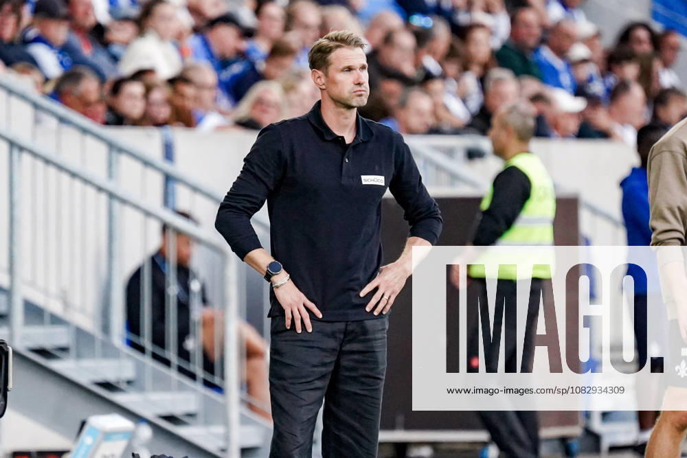 Deutschland: Fussball Saison 2026 2027 , 2. Bundesliga , 5. Spieltag , SV Darmstadt 98 vs. Arminia Bielefeld - Merck-Stadion am Böllenfalltor (Darmstadt) : Oliver Kirch (Trainer, Arminia Bielefeld) Mimik, Gesichtsausdruck, Emotion Darmstadt Merck-Stadion am Böllenfalltor Deutschland Germany