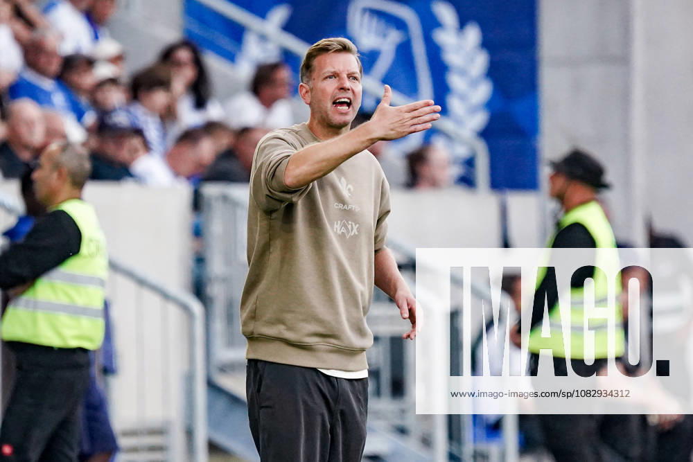 Deutschland: Fussball Saison 2026 2027 , 2. Bundesliga , 5. Spieltag , SV Darmstadt 98 vs. Arminia Bielefeld - Merck-Stadion am Böllenfalltor (Darmstadt) : Florian Kohfeldt (Trainer, SV Darmstadt 98) Geste, Gestik, Emotion, Mimik, Gesichtsausdruck, Emotion Darmstadt Merck-Stadion am Böllenfalltor Deutschland Germany