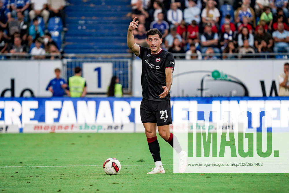 Deutschland: Fussball Saison 2026 2027 , 2. Bundesliga , 5. Spieltag , SV Darmstadt 98 vs. Arminia Bielefeld - Merck-Stadion am Böllenfalltor (Darmstadt) : Stefano Russo (Arminia Bielefeld, 21) am Ball, im Ballbesitz, Geste, Gestik, Emotion Darmstadt Merck-Stadion am Böllenfalltor Deutschland Germany