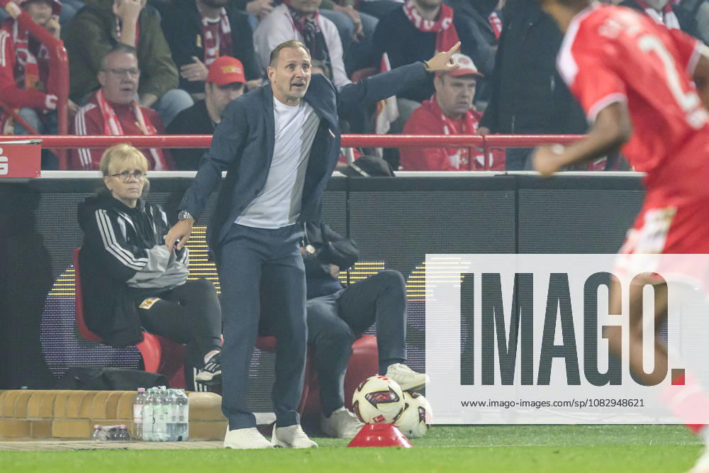 Im Bild v.l.: Mauro Lustrinelli (Union Berlin, Trainer), traurig, deprimiert, sauer, GER, Berlin, Fussball, 1. FC Union Berlin vs FC Schalke 04, in der Alten Försterei, 11.09.2026, DFB DFL REGULATIONS PROHIBIT ANY USE OF PHOTOGRAPHS AS IMAGE SEQUENCES AND OR QUASI-VIDEO,