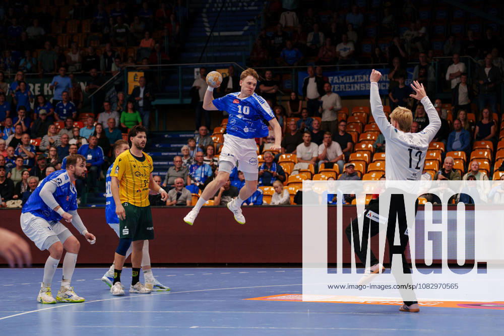 2. Handball-Bundesliga - 3. Spieltag: Dessau-Roßlauer HV 06 - VfL Eintracht Hagen Tim Grüner (Dessau-Roßlauer HV 06, 10) beim Sprungwurf am 11.09.2026 in der Anhalt-Arena, Dessau-Roßlau (Sachsen-Anhalt) Dessau-Roßlau Anhalt-Arena Sachsen-Anhalt Deutschland