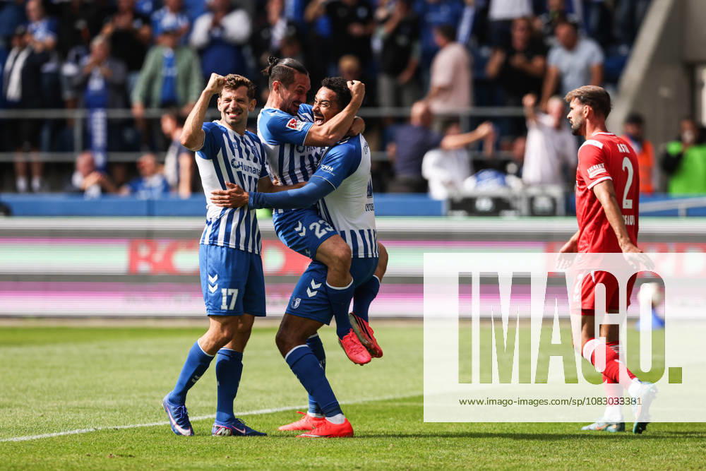 Torjubel - Torschütze Emmanuel Iyoha (1. FC Magdeburg,8) trifft zum 1-0 mit Baris Atik (1. FC Magdeburg,23) und Alexander Nollenberger (1. FC Magdeburg,17) - 2. Fußball Bundesliga Saison 2026-2027 1. FC Magdeburg vs 1. FC Kaiserslautern in der Avnet Arena in Magdeburg - Aktion,Fußball,Mann,Männer,Deutschland