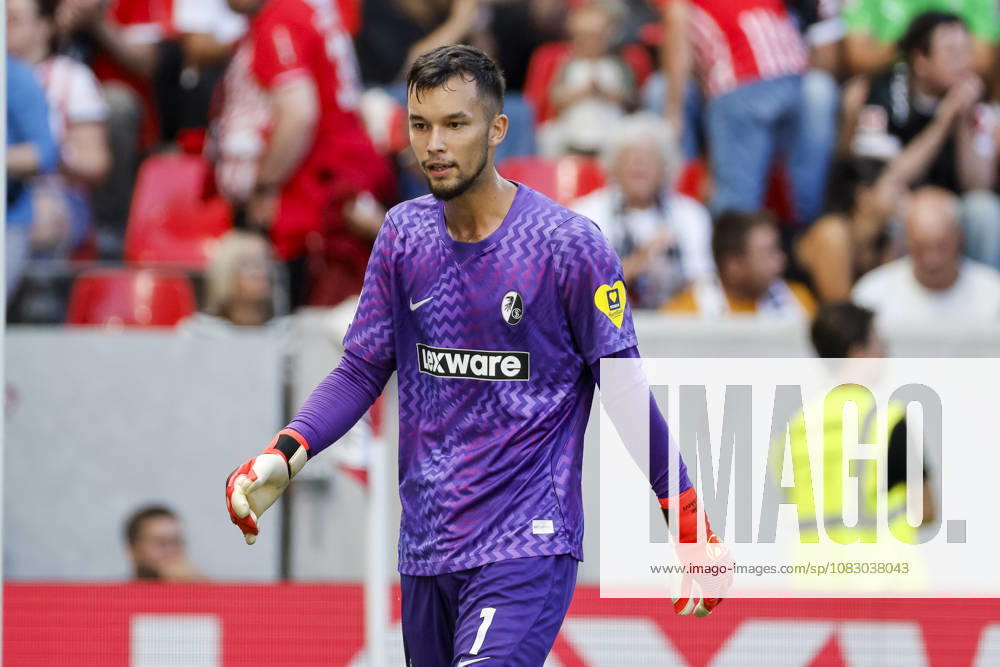 Mio Backhaus (SC Freiburg, 01) , Deutschland, Fussball, 1. Bundesliga, 3.Spieltag, 2026 2027, SC Freiburg vs. Borussia Mönchengladbach, 12.09.2026, Freiburg im Breisgau Europa-Park Stadion Deutschland