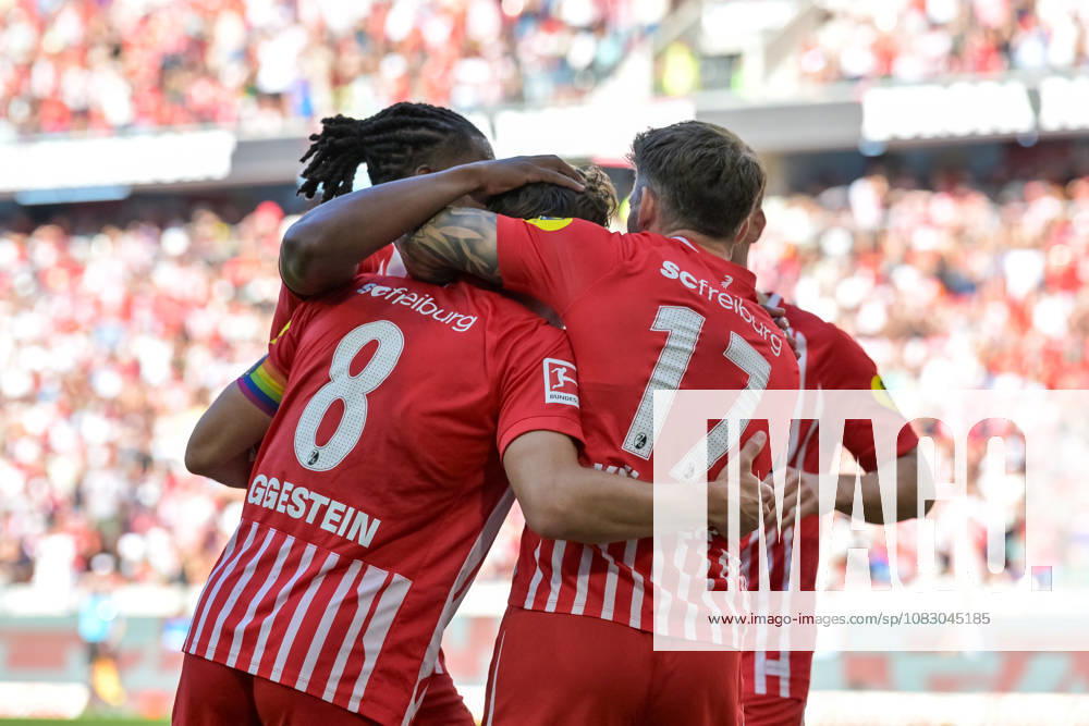 Jubel zum Tor zum 5:0 durch Maximilian Eggestein (SC Freiburg, 08) mit Lukas Kuebler (SC Freiburg, 17), Lucas Hoeler (SC Freiburg, 09) GER, SC Freiburg vs Bor. Moenchengladbach, Fussball, Bundesliga, 3. Spieltag, Saison 2026 2027, 12.09.2026 DFL DFB REGULATIONS PROHIBIT ANY USE OF PHOTOGRAPHS AS IMAGE SEQUENCES AND OR QUASI-VIDEO GER, SC Freiburg vs Bor. Moenchengladbach, Fussball, Bundesliga, 3. Spieltag, Saison 2026 2027, 12.09.2026 Freiburg
