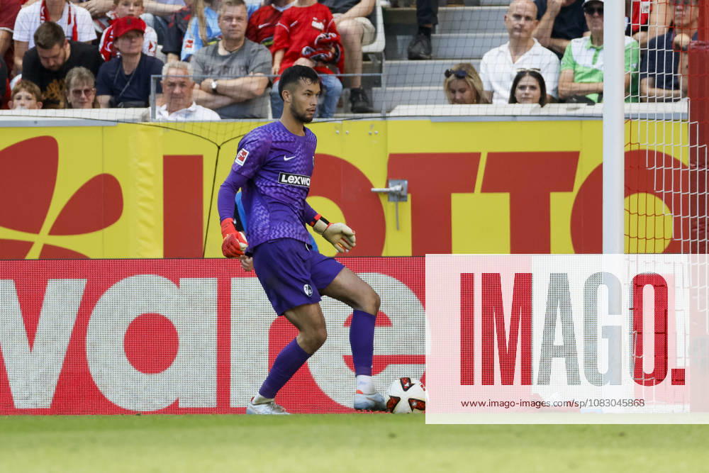 Mio Backhaus (SC Freiburg, 01) am Ball , Deutschland, Fussball, 1. Bundesliga, 3.Spieltag, 2026 2027, SC Freiburg vs. Borussia Mönchengladbach, 12.09.2026, Freiburg im Breisgau Europa-Park Stadion Deutschland