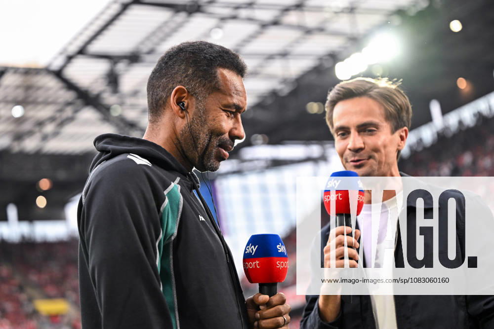 GER, Fussball, Herren, 1. Bundesliga, Saison 2026 2027, 3. Spieltag, 1. FC Köln vs. SV Werder Bremen Daniel Thioune ( Werder Bremen, Trainer ) mit Max Zielke ( Sky TV Reporter ), DFB DFL regulations prohibit any use of photographs as image sequences and or quasi-video Köln Rhein-Energie Stadion NRW Deutschland