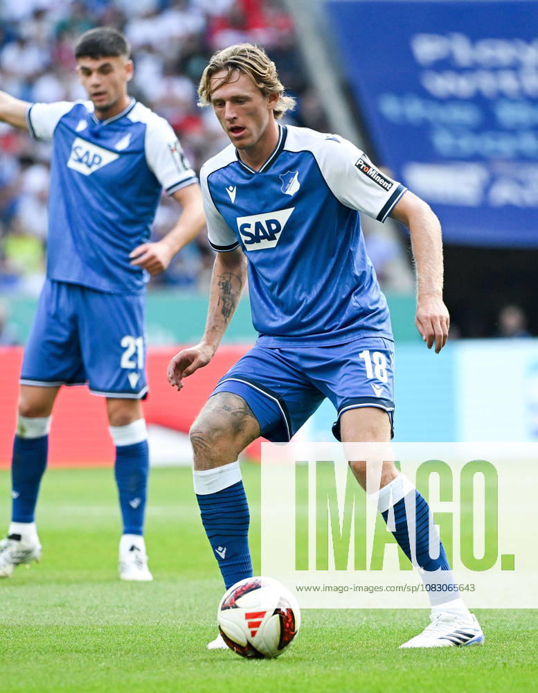 SNP Arena, Sinsheim, GER, 1.FBL, TSG Hoffenheim vs VfB Stuttgart , Wouter Burger (Hoffenheim) DFL regulations prohibit any use of photographs as image sequences and or quasi-video. (Photo by Hasan Bratic DeFodi Images) -