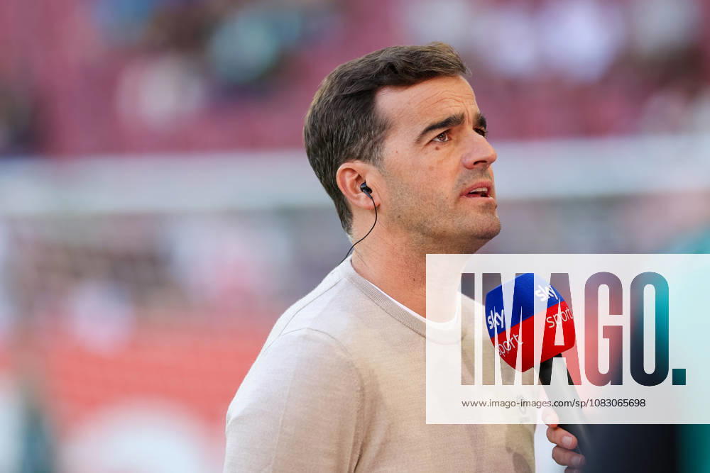 Carles Martinez (Bayer 04 Leverkusen, Chef-Trainer) beim Interview vor dem Spiel, GER, FC Augsburg vs. Bayer 04 Leverkusen, Fussball, Bundesliga, 3. Spieltag, Saison 2026 2027, 12.09.2026, , GER, FC Augsburg vs. Bayer 04 Leverkusen, Fussball, Bundesliga, 3. Spieltag, Saison 2026 2027, 12.09.2026 Augsburg