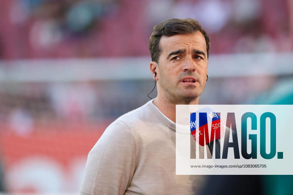 Carles Martinez (Bayer 04 Leverkusen, Chef-Trainer) beim Interview vor dem Spiel, GER, FC Augsburg vs. Bayer 04 Leverkusen, Fussball, Bundesliga, 3. Spieltag, Saison 2026 2027, 12.09.2026, , GER, FC Augsburg vs. Bayer 04 Leverkusen, Fussball, Bundesliga, 3. Spieltag, Saison 2026 2027, 12.09.2026 Augsburg