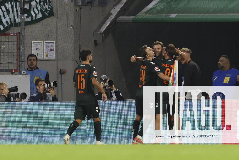 Niclas Fuellkrug (SV Werder Bremen) Torjubel,jubelt mit seiner Mannschaft nach dem Treffer zum 1:1 waehrend des Spiels der 1. Bundesliga zwischen 1. FC Koeln und SV Werder Bremen, RheinEnergieStadion am 12. September 2026 in Koeln, Deutschland. (Foto von Oliver Kaelke DeFodi Images) +++ Niclas Fuellkrug (SV Werder Bremen) celebrates after scoring his team s first goal with teammates during the Bundesliga match between 1. FC Koeln and SV Werder Bremen at RheinEnergieStadion on September 12, 2026 in Cologne, Germany. (Photo by Oliver Kaelke DeFodi Images) DFB DFL REGULATIONS PROHIBIT ANY USE OF PHOTOGRAPHS AS IMAGE SEQUENCES AND OR QUASI-VIDEO. (Photo by Oliver Kaelke DeFodi Images) -