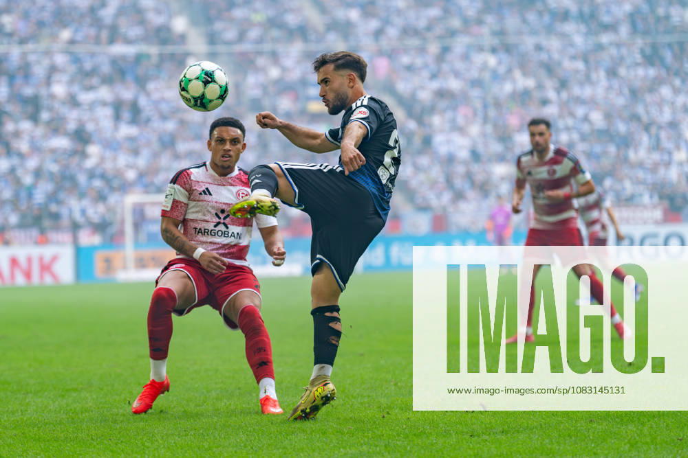 Steven van der Sloot (Fortuna Düsseldorf, 02) schaut auf den Ball den Can Coskun (MSV Duisburg, 27) spektakulaer klaert Fortuna Duesseldorf vs. MSV Duisburg, Fussball, 3.Liga, 05.Spieltag, Saison 2026 27, 12.09.2026, DFL REGULATIONS PROHIBIT ANY USE OF PHOTOGRAPHS AS IMAGE SEQUENCES AND OR QUASI-VIDEO, Fortuna Duesseldorf vs. MSV Duisburg, Fussball, 3.Liga, 5.Spieltag, Saison 2026 27, 12.09.2026 Düsseldorf