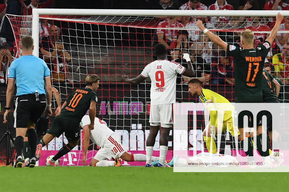 Niclas Fuellkrug (Werder Bremen) Torjubel, jubelt nach seinem Treffer zum 1:1 waehrend des Spiels der 1. Bundesliga zwischen 1. FC Koeln und SV Werder Bremen, RheinEnergieStadion am 12. September 2026 in Koeln, Deutschland. (Foto von Ralf Treese DeFodi Images) +++ Niclas Fuellkrug (Werder Bremen) celebrates after scoring his teams first goal with teammates during the Bundesliga match between 1. FC Koeln and SV Werder Bremen at RheinEnergieStadion on September 12, 2026 in Cologne, Germany. (Photo by Ralf Treese DeFodi Images) DFB DFL REGULATIONS PROHIBIT ANY USE OF PHOTOGRAPHS AS IMAGE SEQUENCES AND OR QUASI-VIDEO. (Photo by Ralf Treese DeFodi Images) -