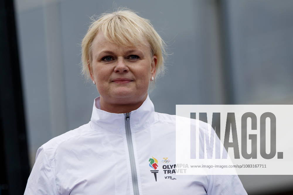 Anette Norberg, Curling under V75 tävlingarna i trav den 25 april 2015 i Göteborg. Göteborg Sverige