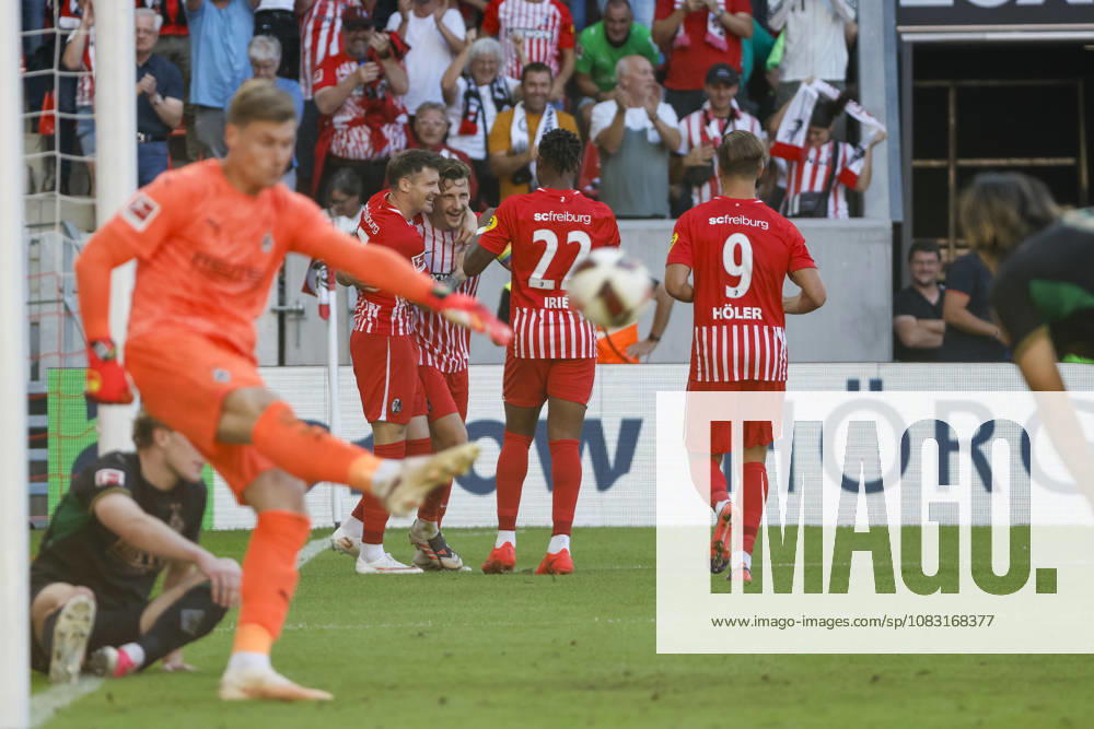 Torjubel SC Freiburg beim 5:0 durch Maximilian Eggestein (SC Freiburg, 08), Freude, Begeisterung, positive Emotionen, Torerfolg , Deutschland, Fussball, 1. Bundesliga, 3.Spieltag, 2026 2027, SC Freiburg vs. Borussia Mönchengladbach, 12.09.2026, Freiburg im Breisgau Europa-Park Stadion Deutschland