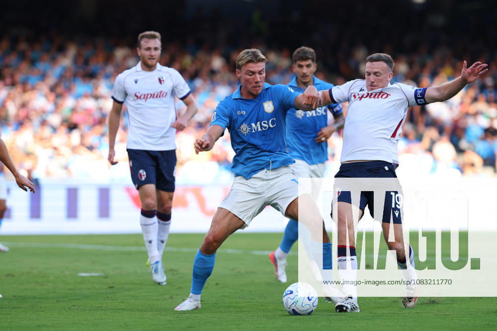 Napolis Rasmus Hojlund fights for the ball with Bologna s Lewis Ferguson during the Serie A soccer match between Napoli and Bologna at the Diego Armando Maradona Stadium in Naples, southern italy - Sunday , September 13, 2026. - Soccer .