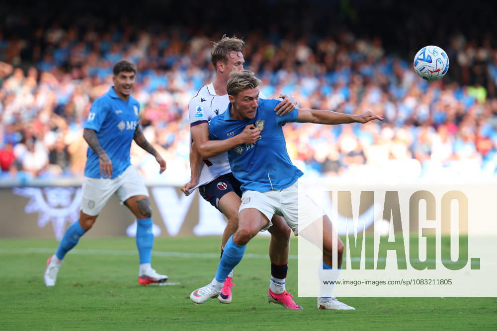 Napolis Rasmus Hojlund fights for the ball with Bologna s Torbjorn Heggem during the Serie A soccer match between Napoli and Bologna at the Diego Armando Maradona Stadium in Naples, southern italy - Sunday , September 13, 2026. - Soccer .