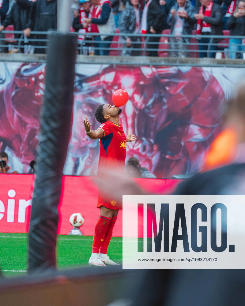 Christopher Nkunku (RB Leipzig, 28) celebrates goal RB Leipzig vs Hamburg SV, Bundesliga, Germany, Football, 26 27, GER, Leipzig, Red Bull Arena Stadium DFL regulations prohibit any use of photographs as image sequences and or quasi-video.DFL regulations prohibit any use of photographs as image sequences and or quasi-video. Leipzig Red Bull Arena, Leipzig Sachsen GER